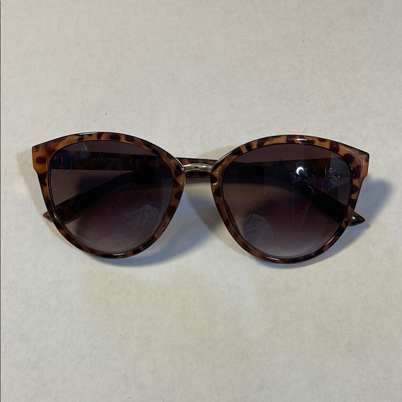 {KENNETH COLE REACTION} Tortoise Shell Sunglasses Stylish Cute Beach Pool - Picture 1 of 5